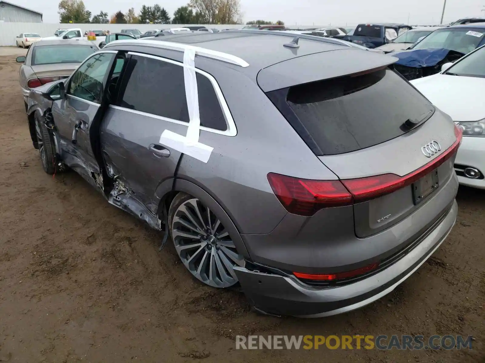 3 Фотография поврежденного автомобиля WA1VAAGE6KB006476 AUDI E-TRON 2019