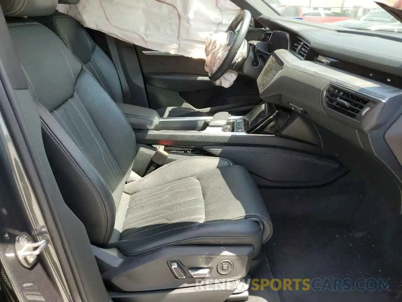 5 Photograph of a damaged car WA1VAAGE6KB008437 AUDI E-TRON 2019