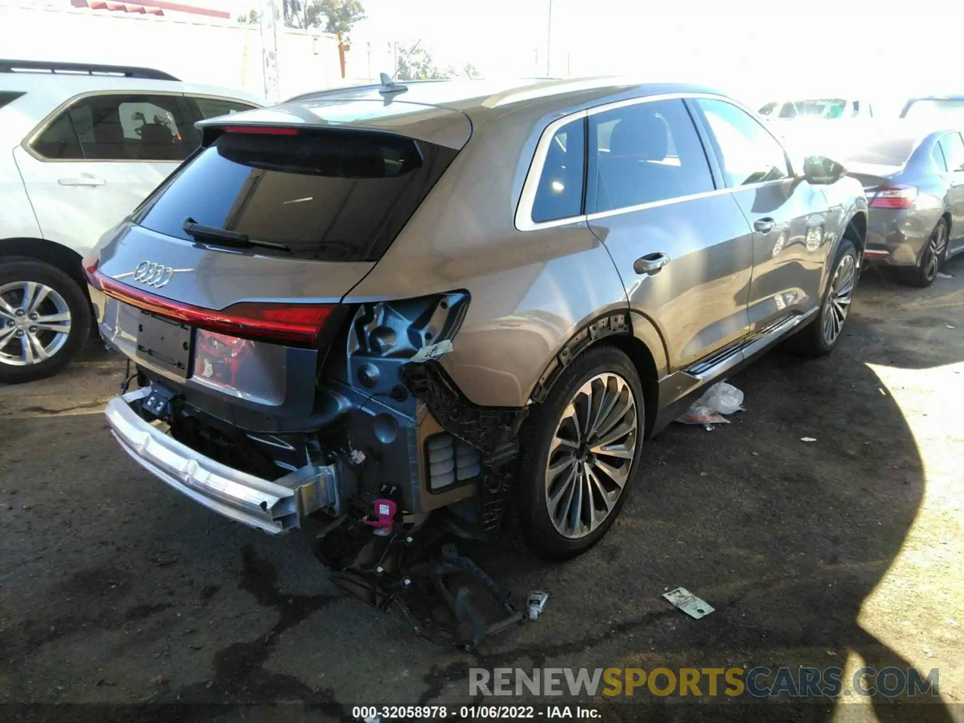 4 Фотография поврежденного автомобиля WA1VAAGE6KB024945 AUDI E-TRON 2019