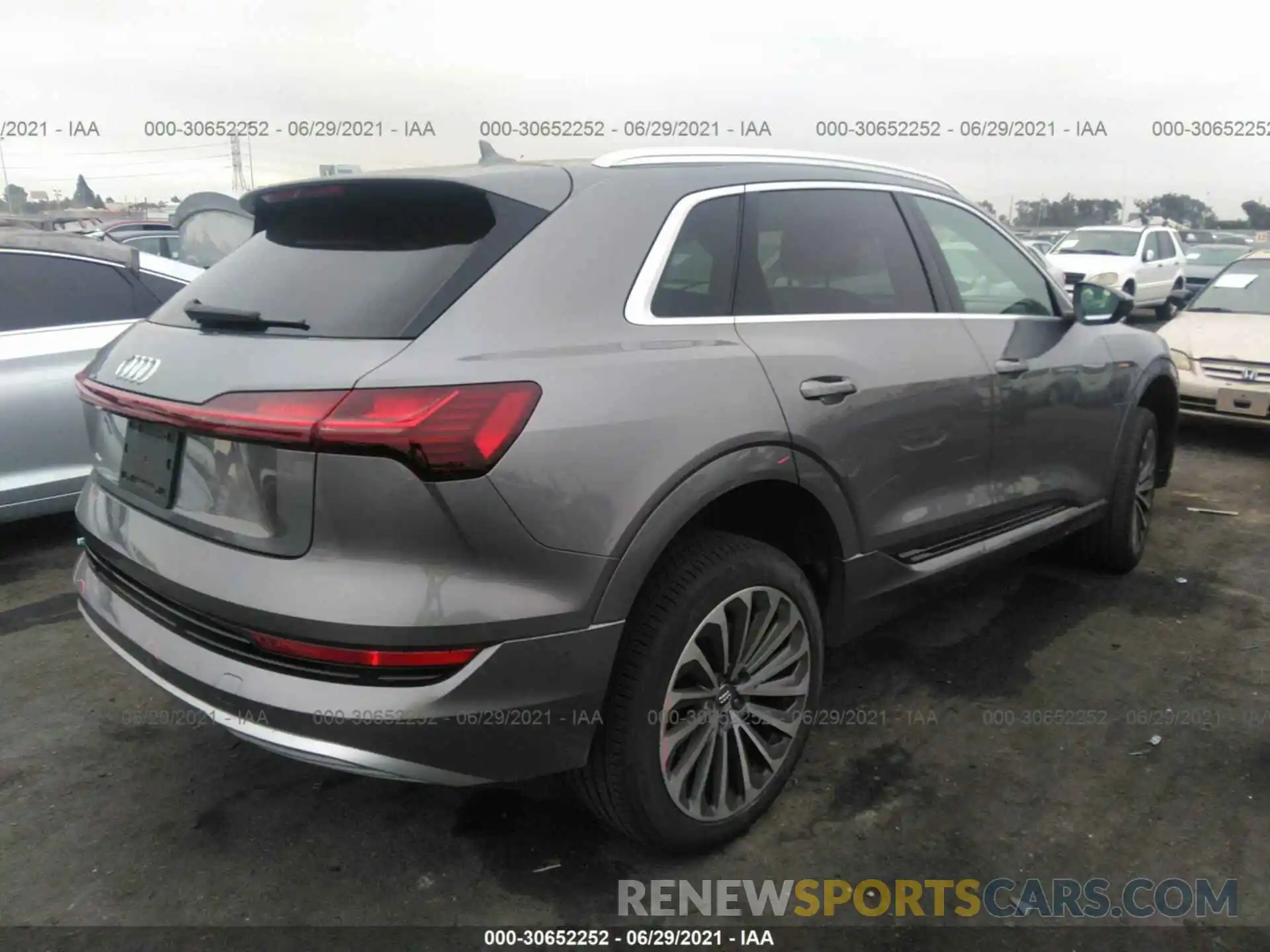 4 Фотография поврежденного автомобиля WA1VAAGE7KB010777 AUDI E-TRON 2019