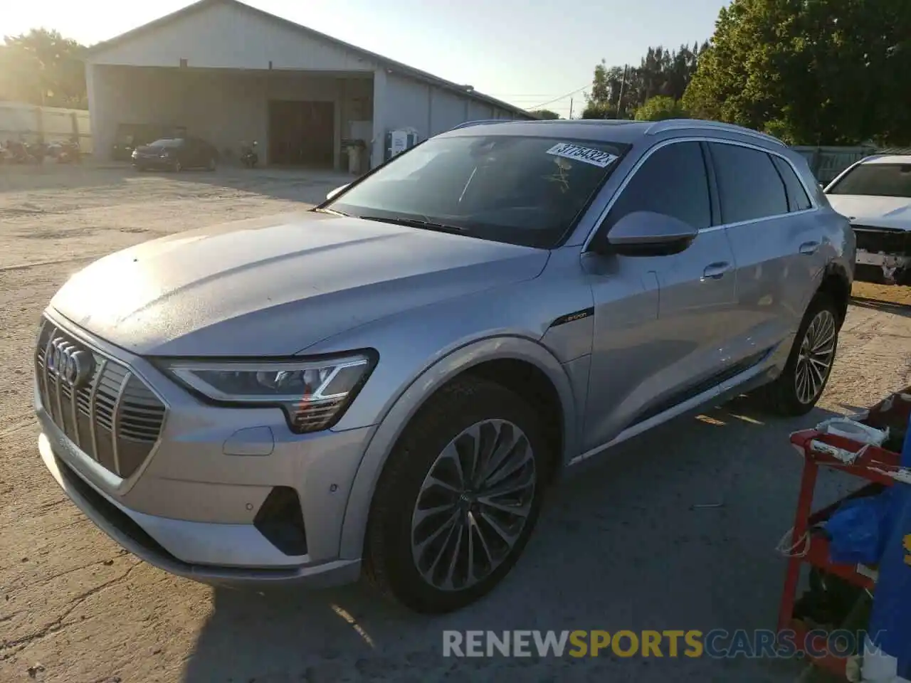 2 Фотография поврежденного автомобиля WA1VAAGE7KB023593 AUDI E-TRON 2019