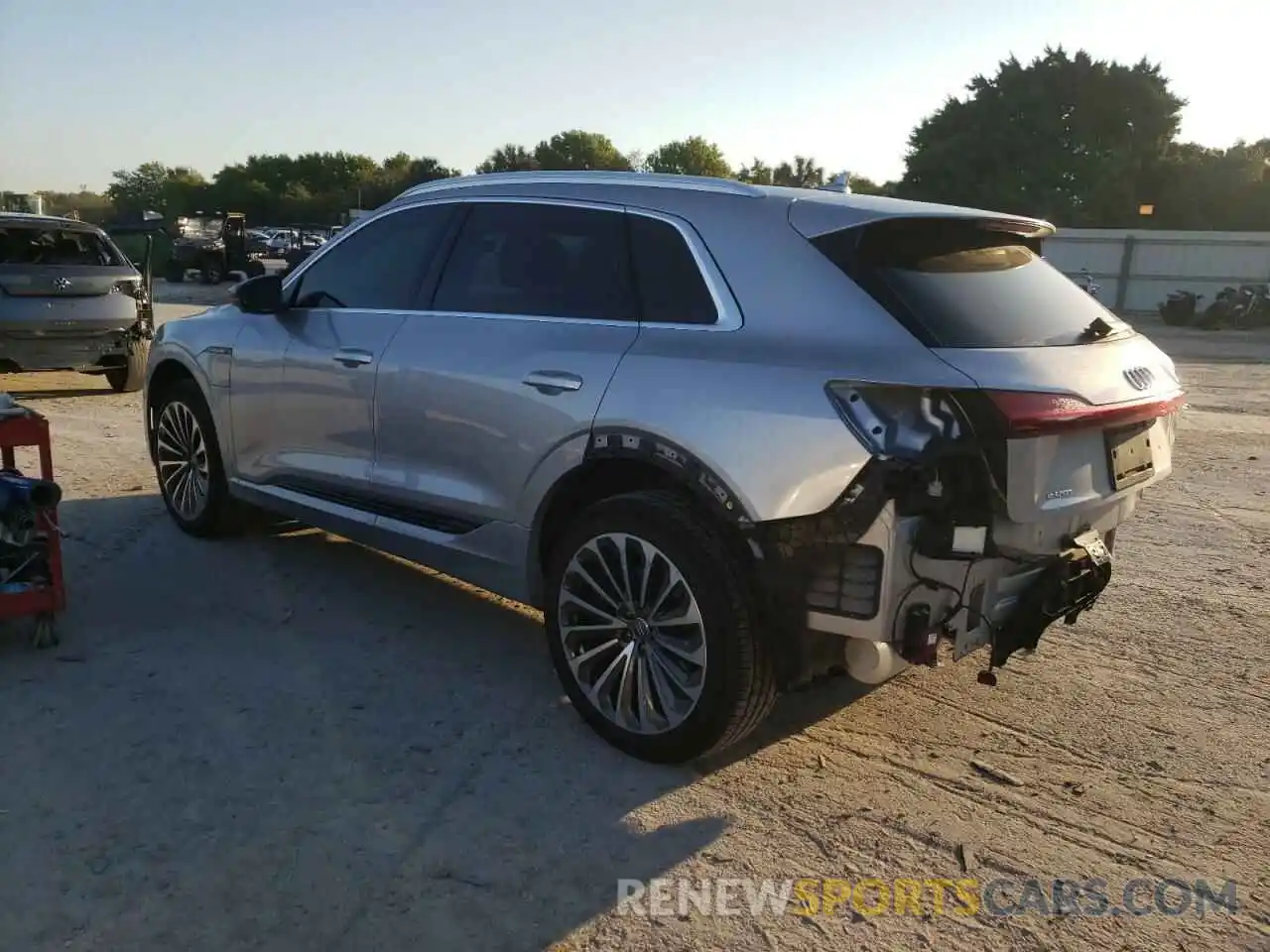 3 Фотография поврежденного автомобиля WA1VAAGE7KB023593 AUDI E-TRON 2019