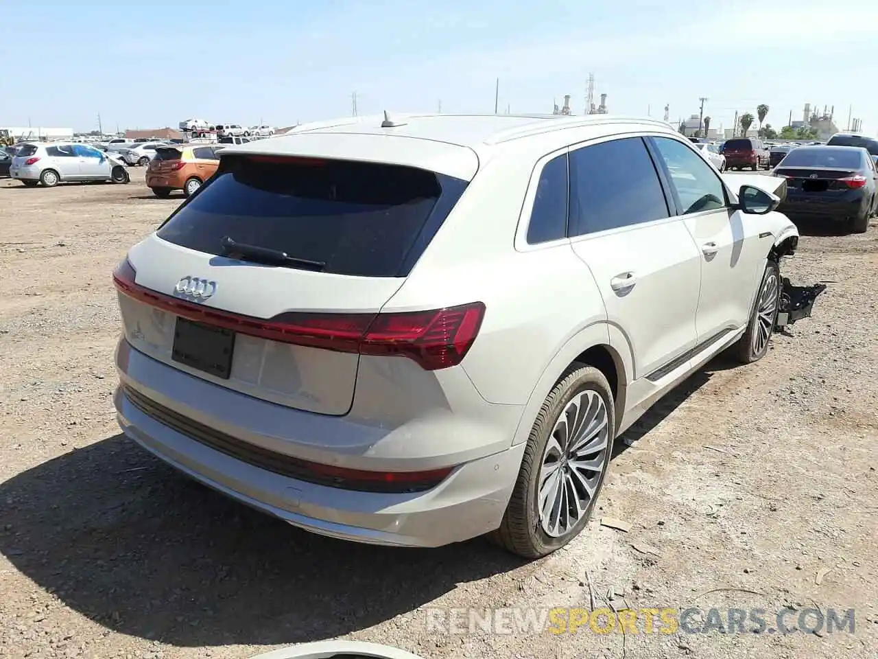 4 Фотография поврежденного автомобиля WA1VAAGE9KB023997 AUDI E-TRON 2019