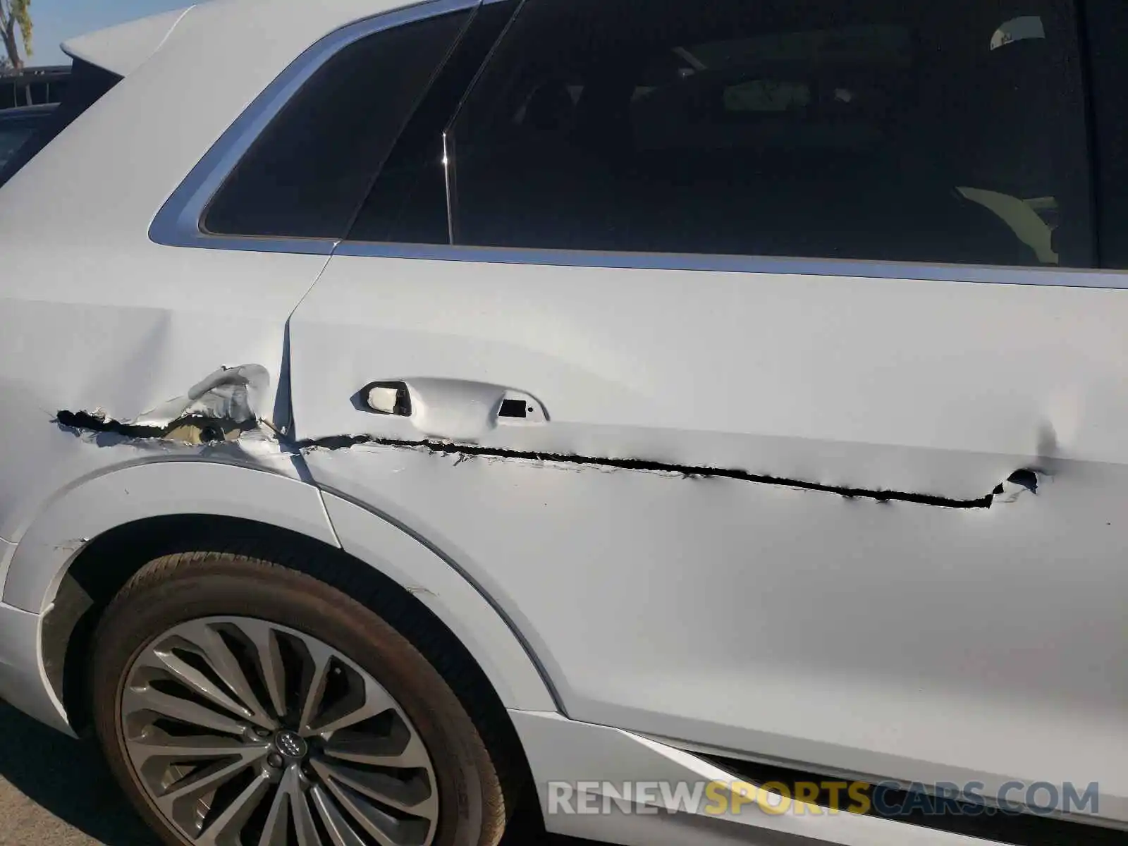 9 Photograph of a damaged car WA1VAAGEXKB005928 AUDI E-TRON 2019