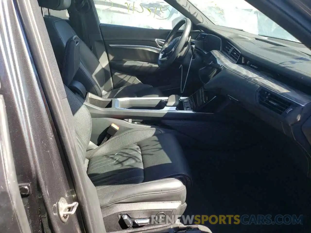 5 Photograph of a damaged car WA1VAAGEXKB007114 AUDI E-TRON 2019