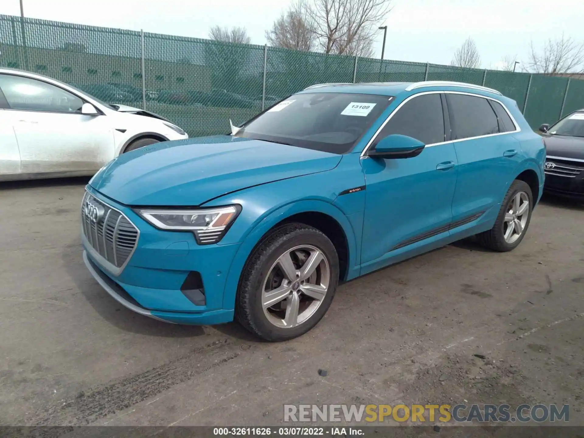 2 Фотография поврежденного автомобиля WA1VABGE0KB013882 AUDI E-TRON 2019