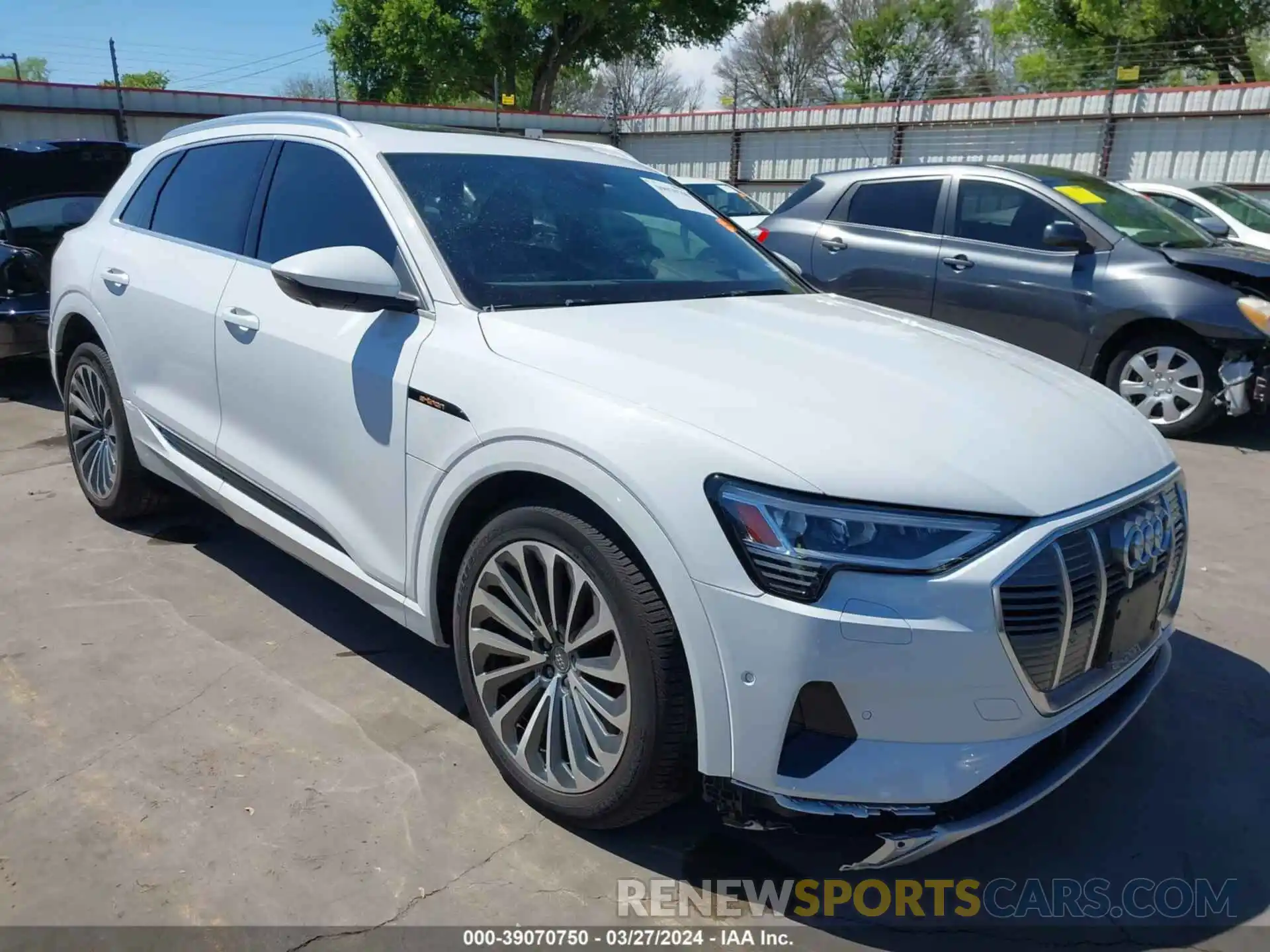 1 Photograph of a damaged car WA1VABGE0KB015017 AUDI E-TRON 2019