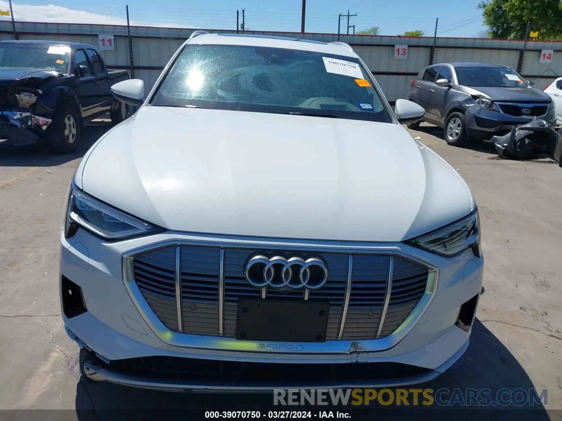 12 Фотография поврежденного автомобиля WA1VABGE0KB015017 AUDI E-TRON 2019