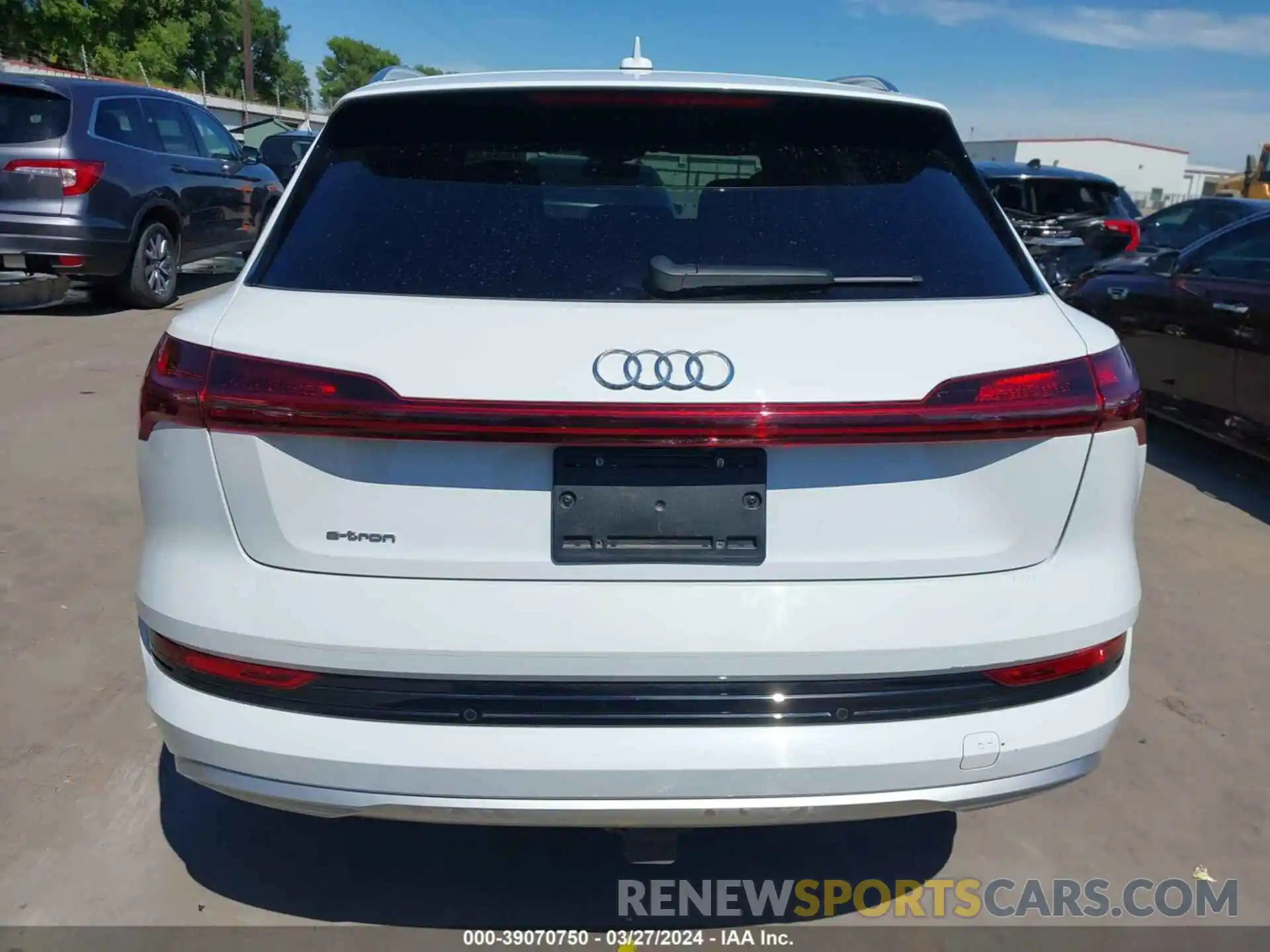 16 Photograph of a damaged car WA1VABGE0KB015017 AUDI E-TRON 2019