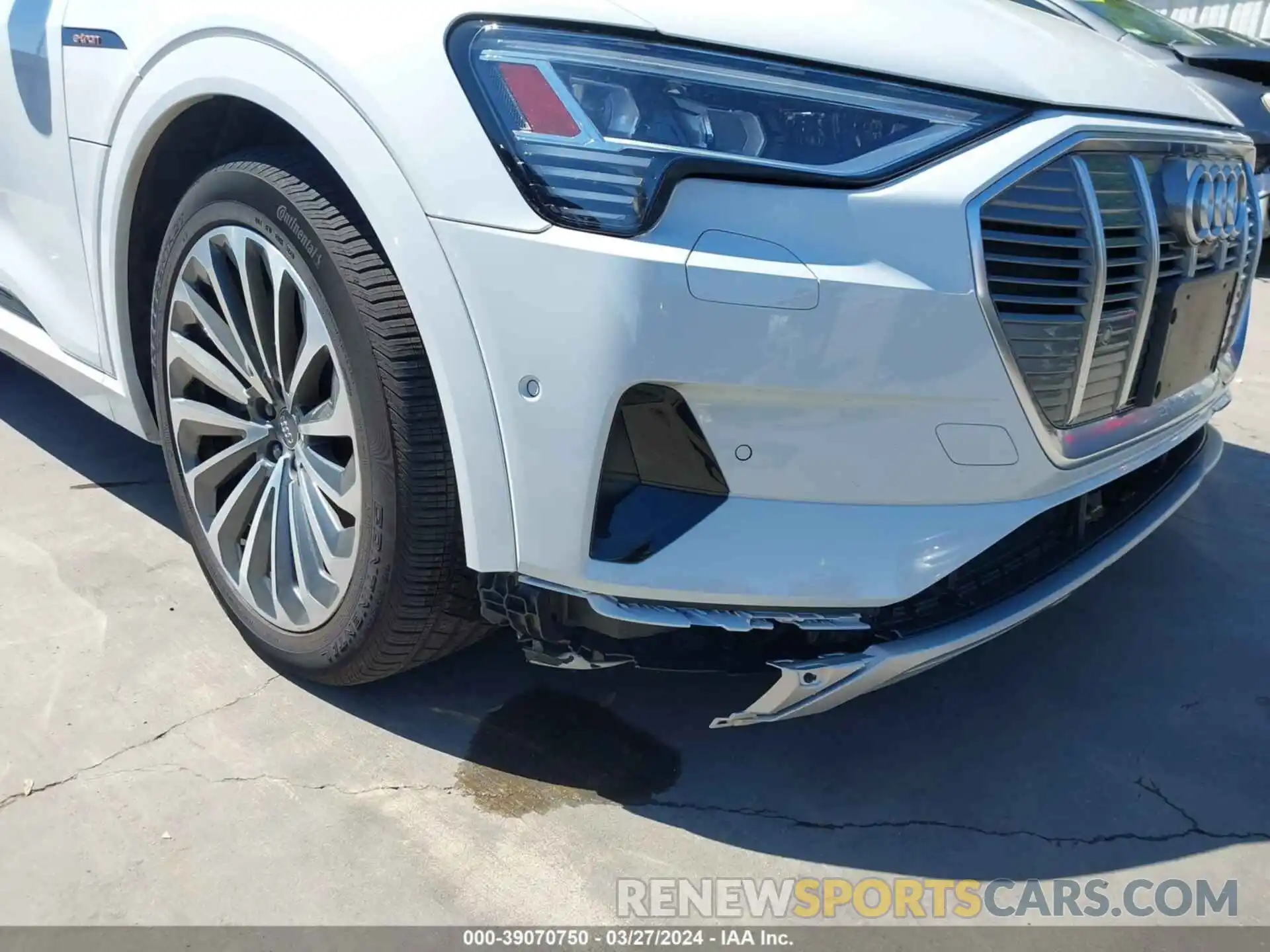 6 Photograph of a damaged car WA1VABGE0KB015017 AUDI E-TRON 2019