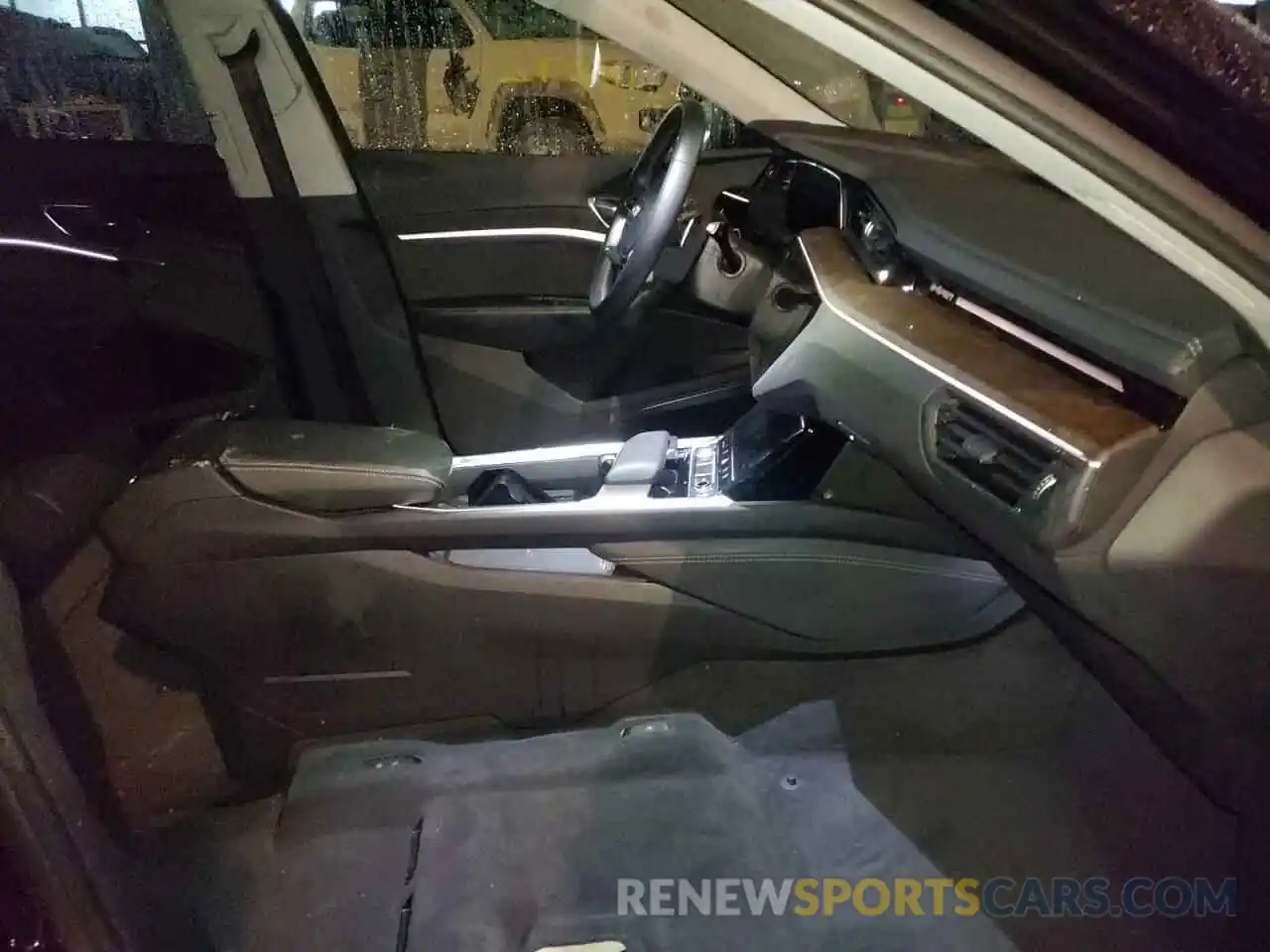 5 Photograph of a damaged car WA1VABGE0KB024820 AUDI E-TRON 2019