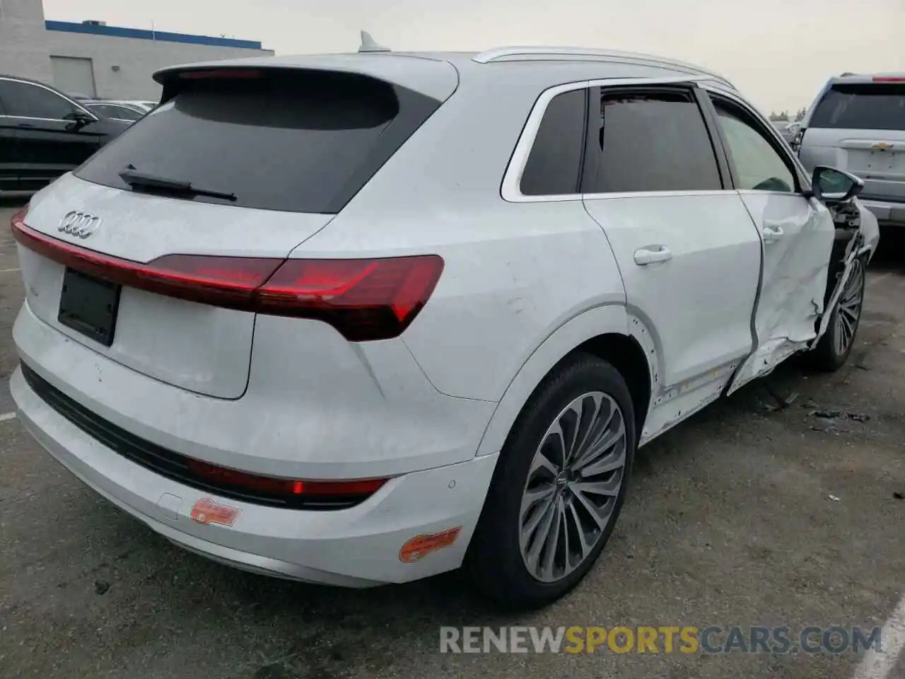 4 Фотография поврежденного автомобиля WA1VABGE5KB018513 AUDI E-TRON 2019