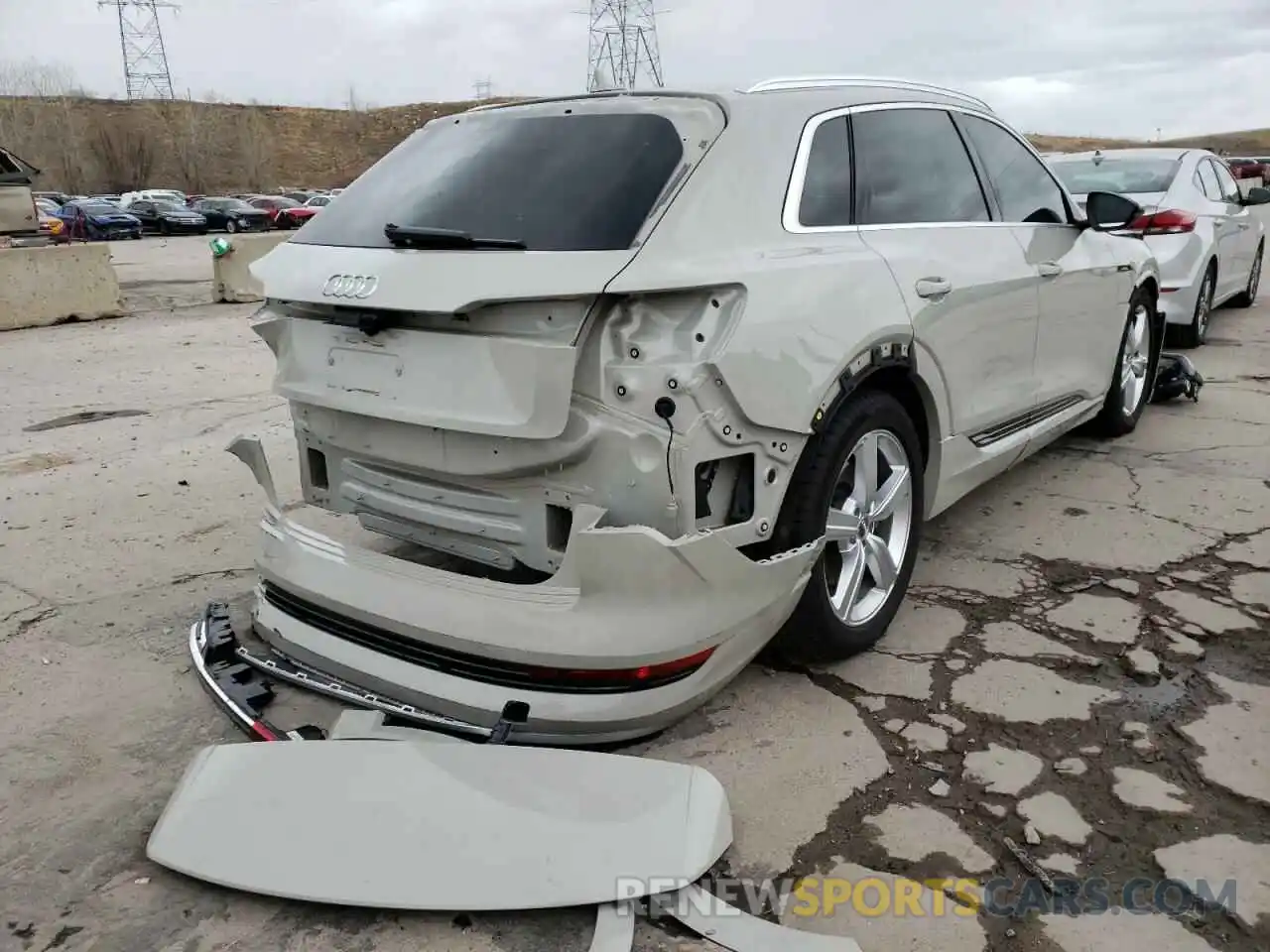 4 Photograph of a damaged car WA1VABGEXKB021360 AUDI E-TRON 2019