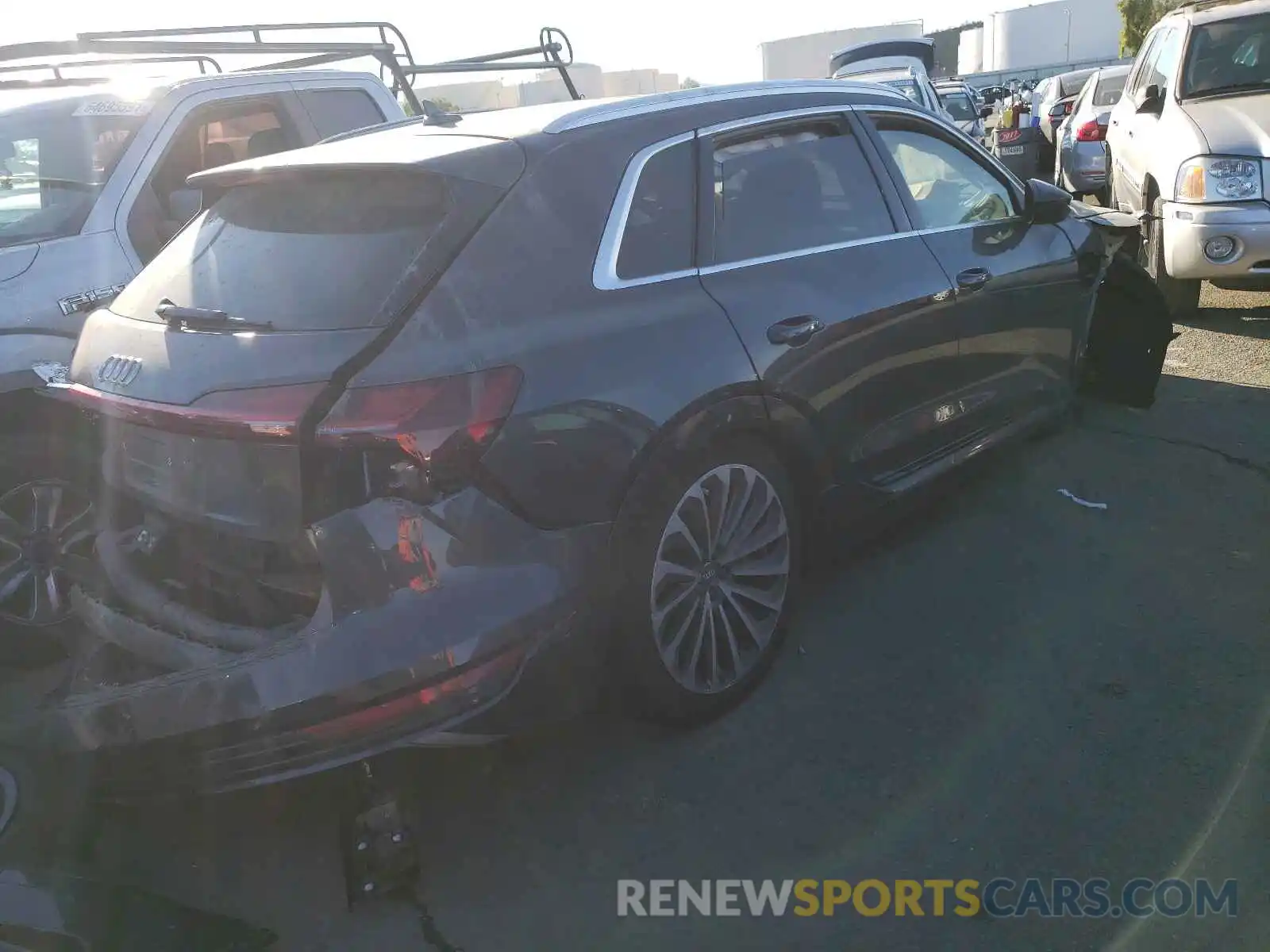 4 Photograph of a damaged car WA1VABGEXKB024744 AUDI E-TRON 2019