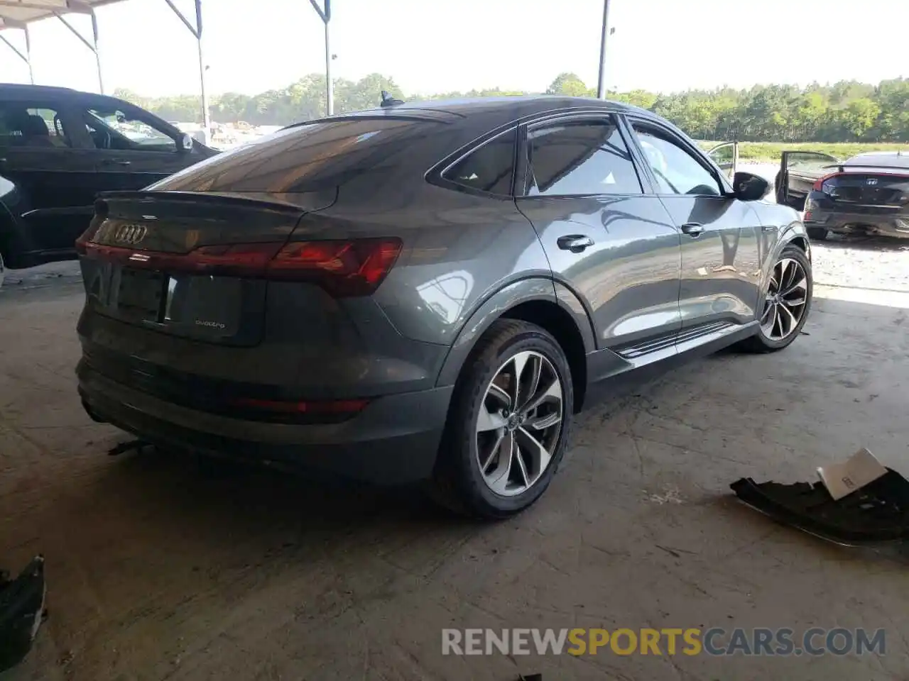 4 Photograph of a damaged car WA12AAGE0MB003823 AUDI E-TRON 2021