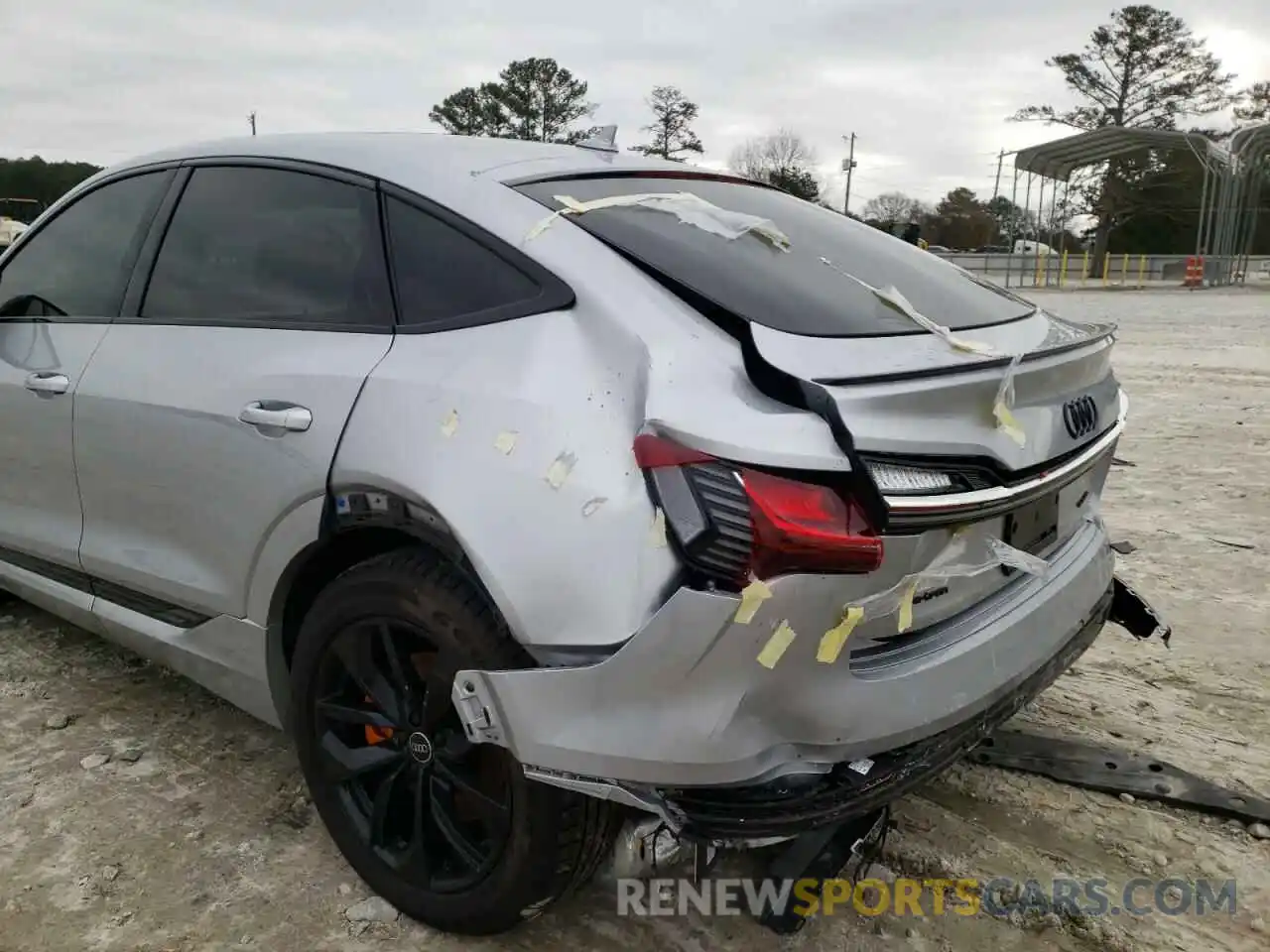 9 Photograph of a damaged car WA12AAGE3MB013634 AUDI E-TRON 2021