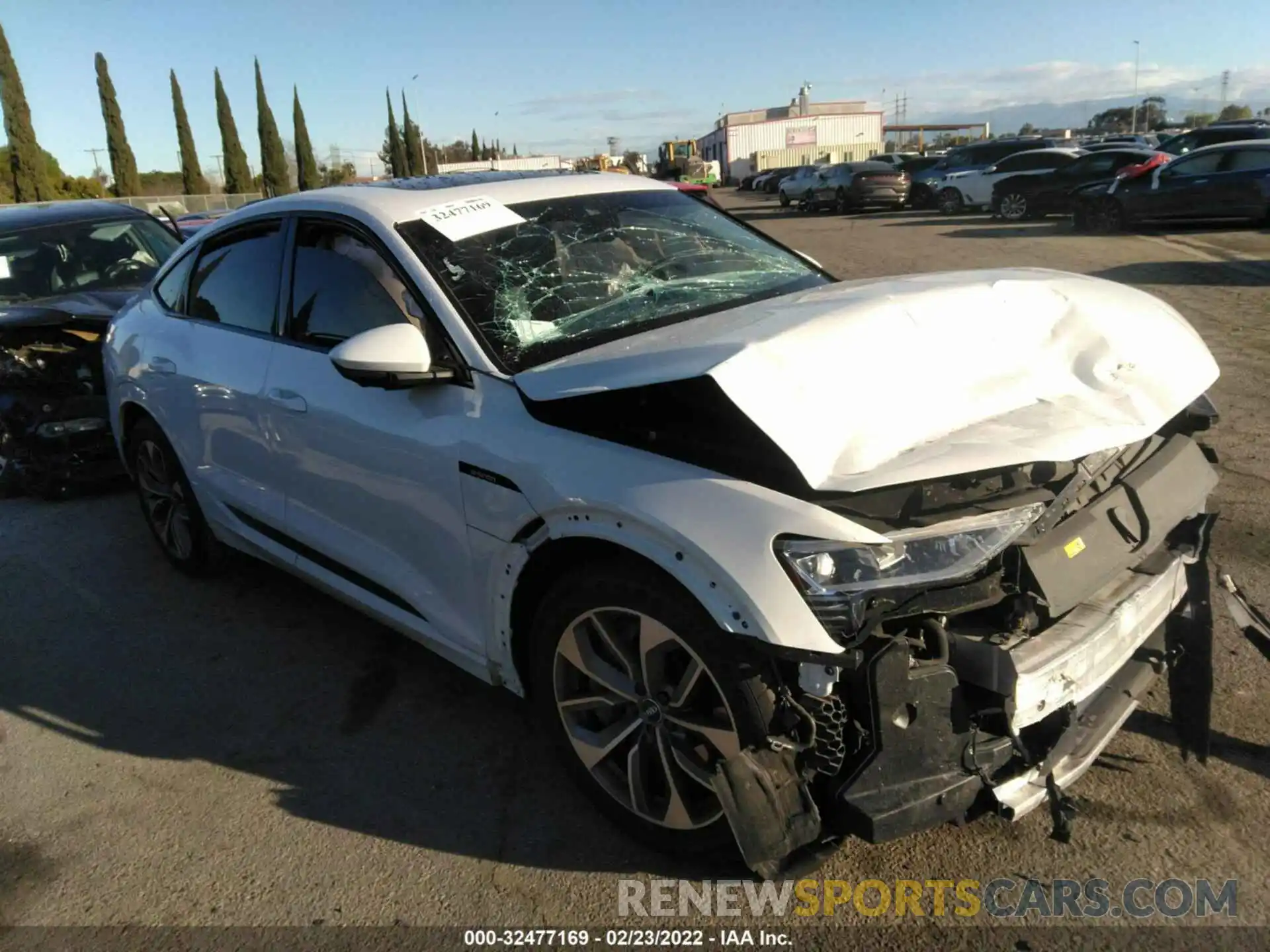 1 Photograph of a damaged car WA12AAGEXMB001092 AUDI E-TRON 2021