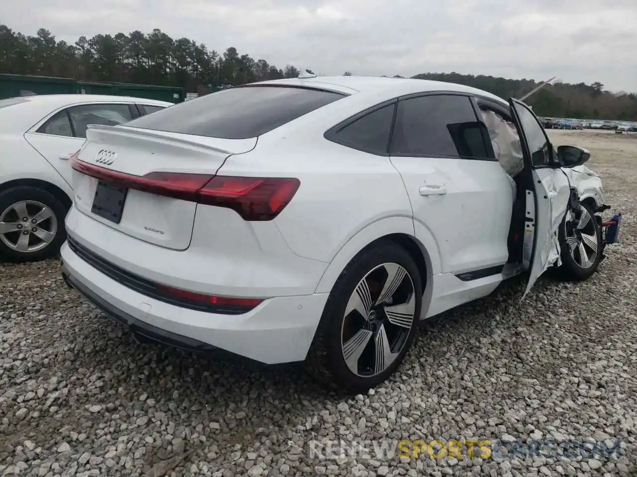 4 Photograph of a damaged car WA13AAGE1MB007898 AUDI E-TRON 2021