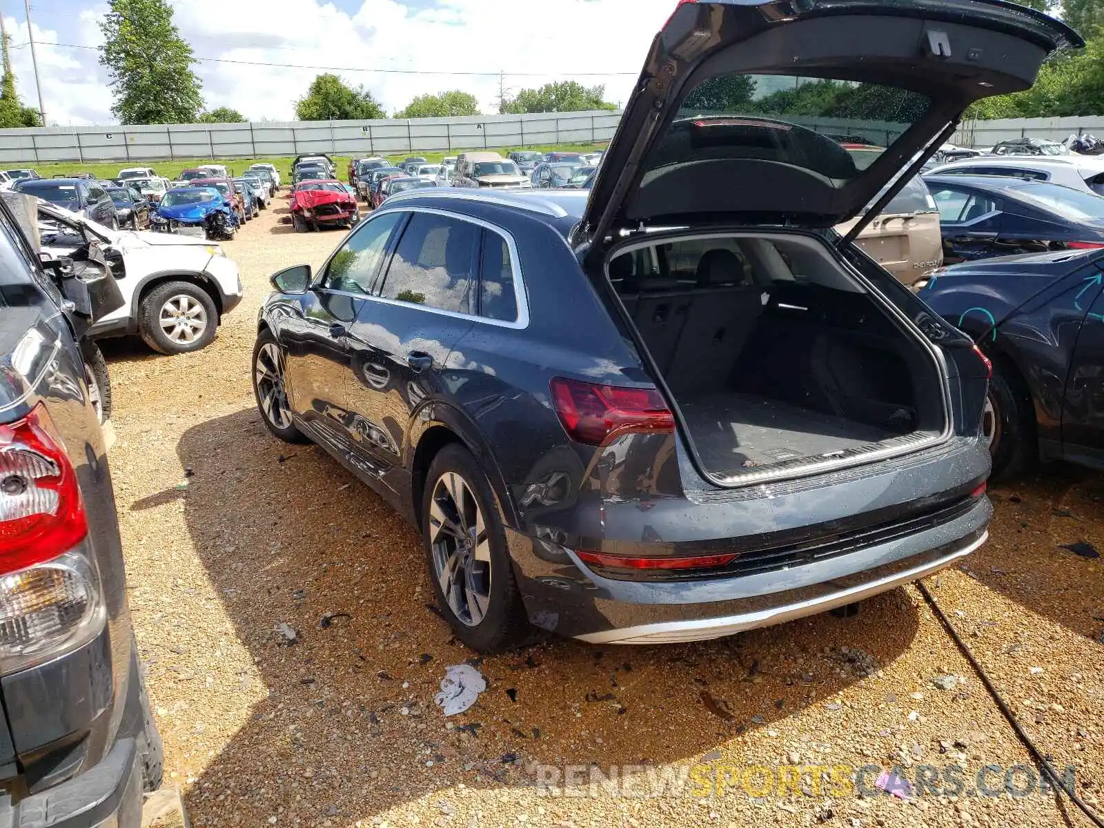 3 Фотография поврежденного автомобиля WA1AAAGE3MB025925 AUDI E-TRON 2021