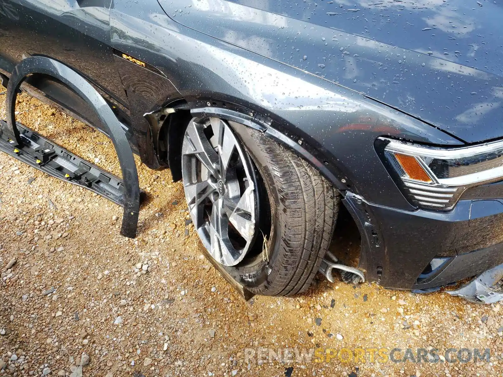 9 Photograph of a damaged car WA1AAAGE3MB025925 AUDI E-TRON 2021