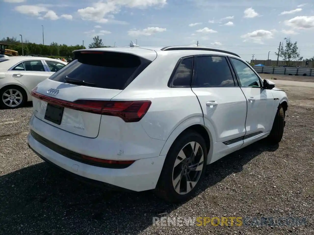 4 Фотография поврежденного автомобиля WA1AAAGE6MB031752 AUDI E-TRON 2021