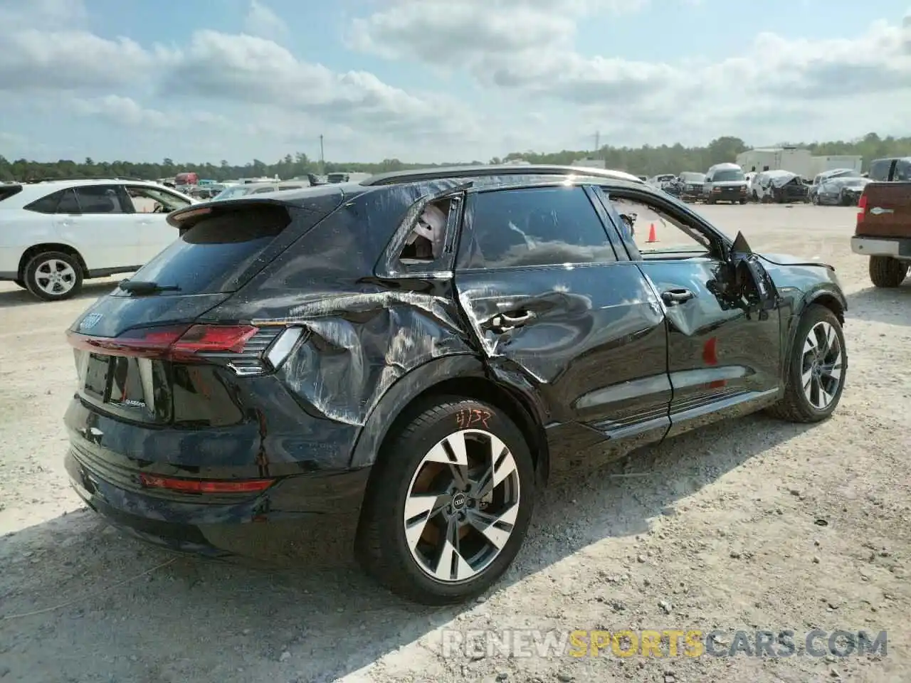 4 Photograph of a damaged car WA1AAAGEXMB024531 AUDI E-TRON 2021