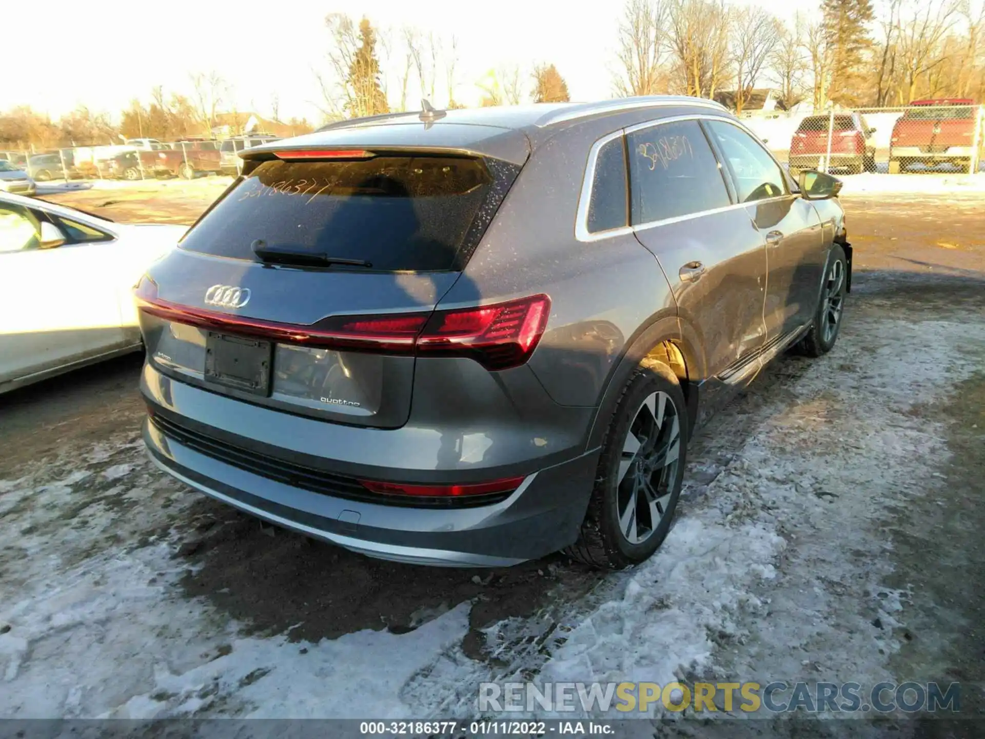 4 Фотография поврежденного автомобиля WA1LAAGE3MB009586 AUDI E-TRON 2021