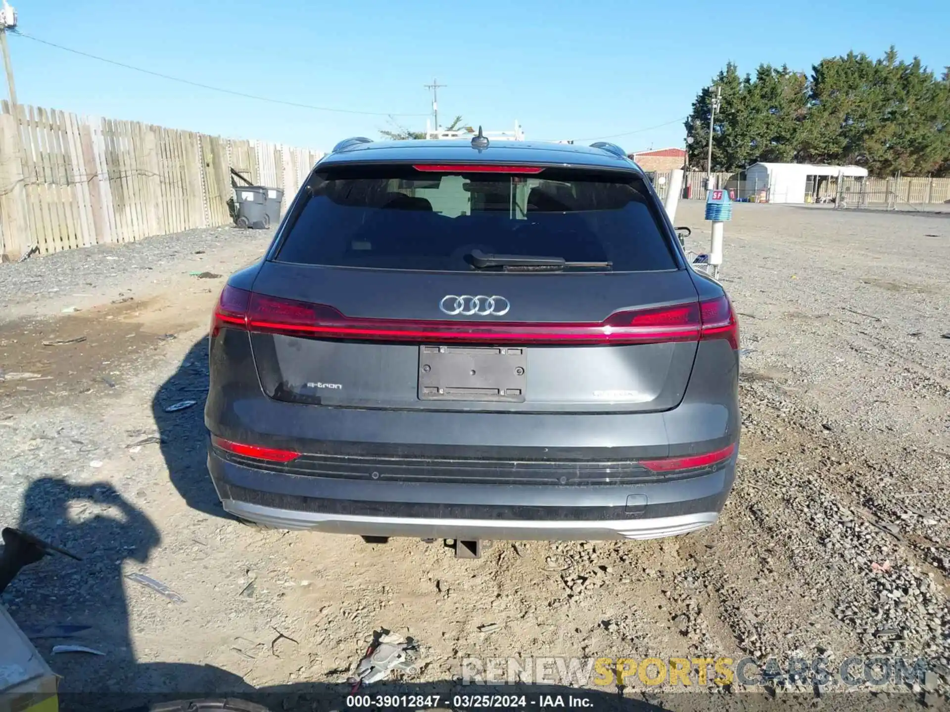 17 Photograph of a damaged car WA1VAAGE5MB017505 AUDI E-TRON 2021