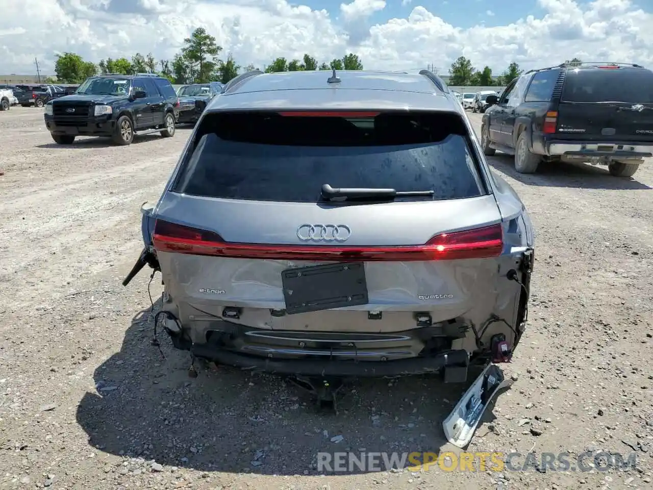 9 Photograph of a damaged car WA1VABGE0MB005056 AUDI E-TRON 2021