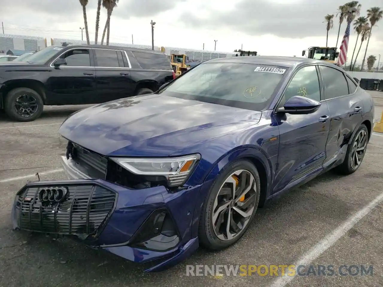 2 Photograph of a damaged car WA12AAGE3NB008273 AUDI E-TRON 2022