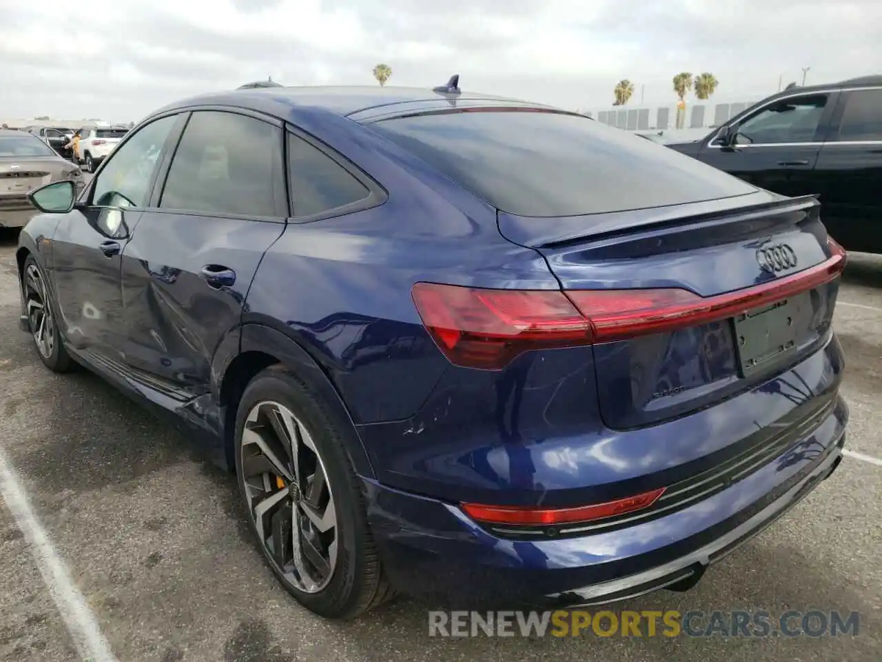 3 Photograph of a damaged car WA12AAGE3NB008273 AUDI E-TRON 2022