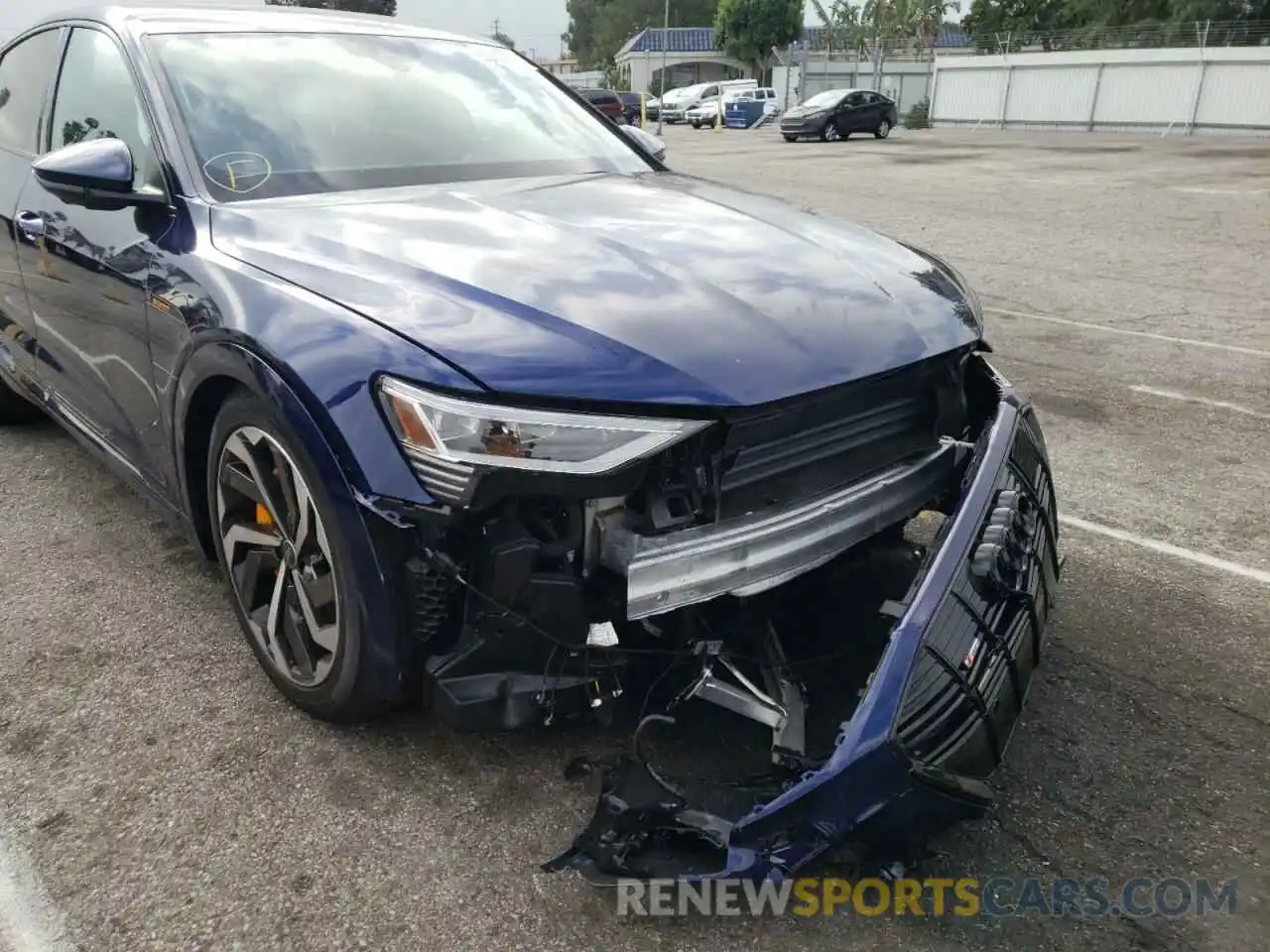 9 Photograph of a damaged car WA12AAGE3NB008273 AUDI E-TRON 2022