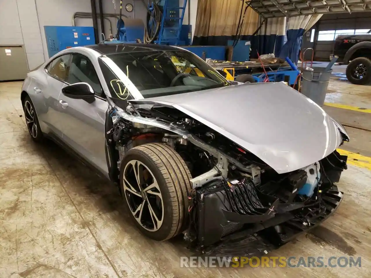 1 Photograph of a damaged car WAUCJBFW1N7001526 AUDI E-TRON GT 2022