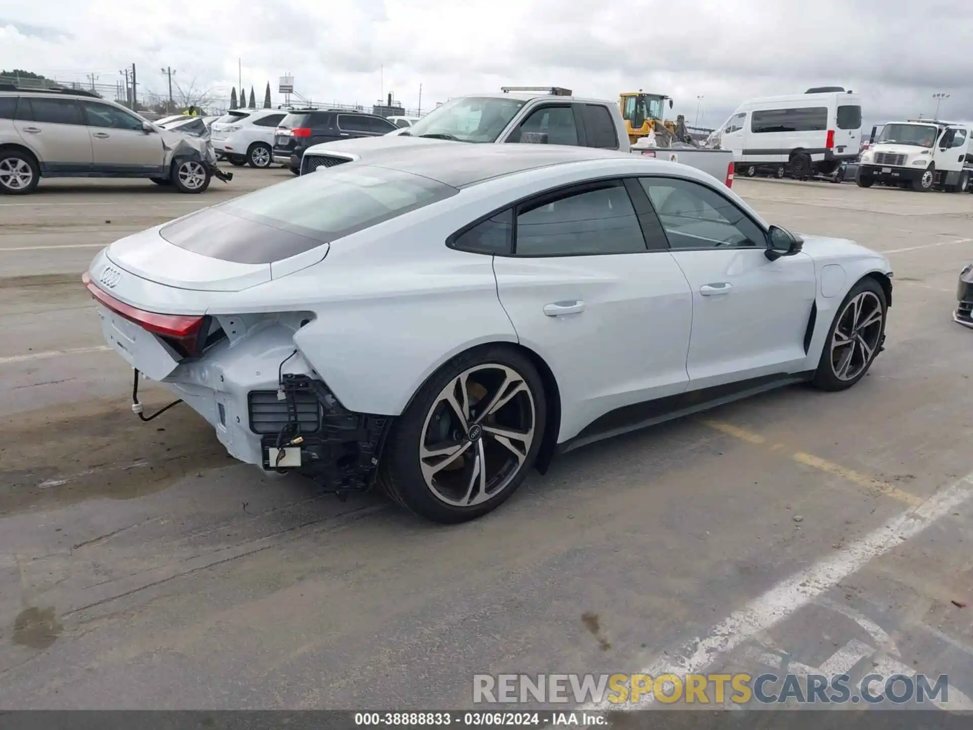 4 Photograph of a damaged car WAUEJBFW9N7004683 AUDI E-TRON GT 2022