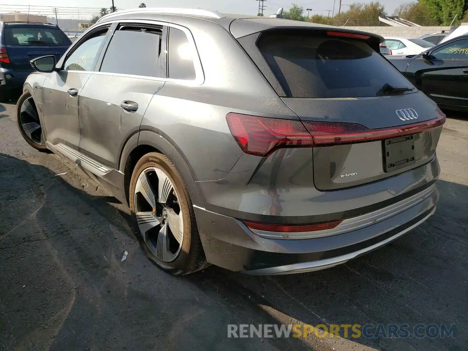 3 Фотография поврежденного автомобиля WA1VAAGE7KB008379 AUDI E-TRON PRE 2019