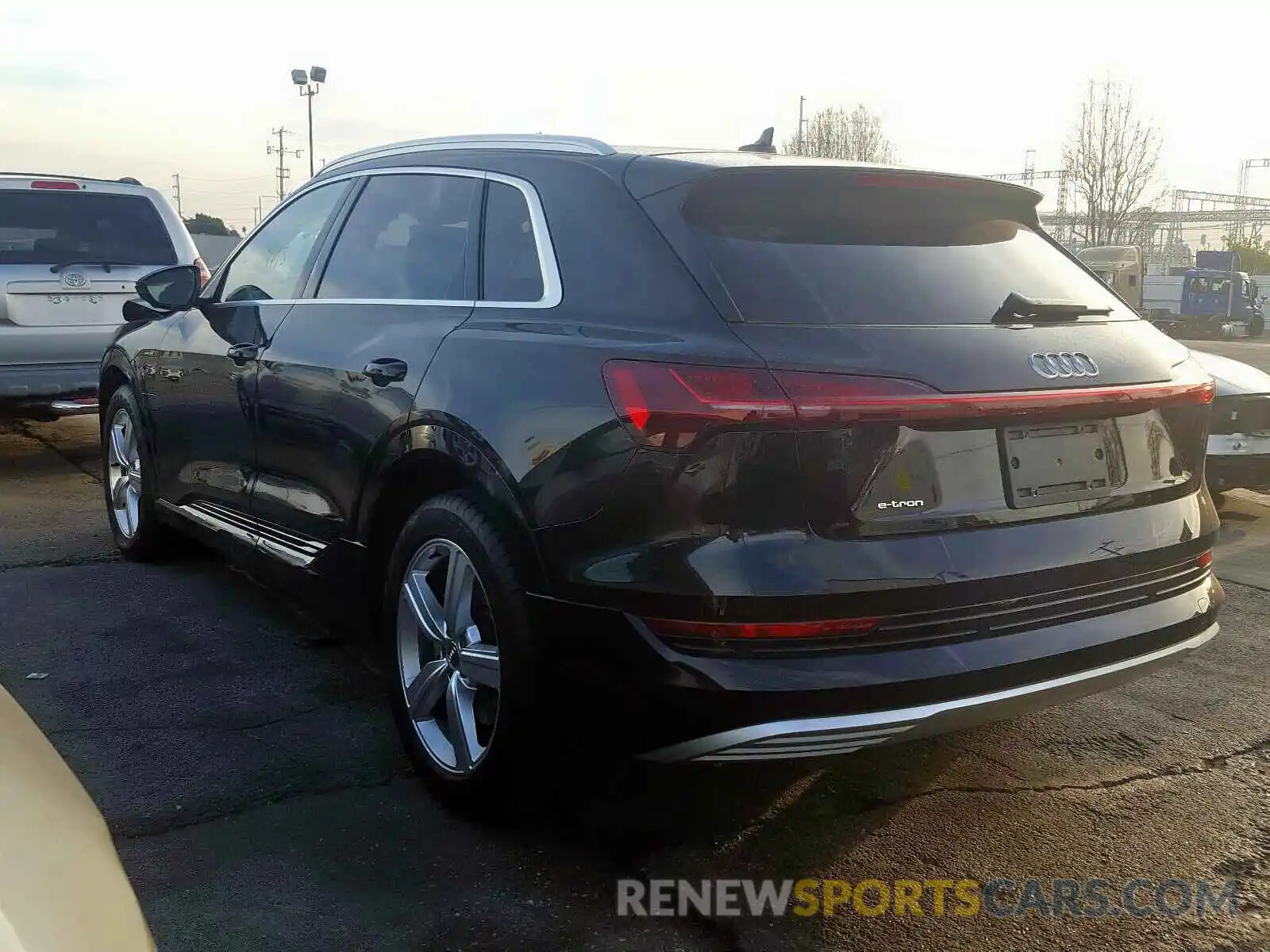 3 Фотография поврежденного автомобиля WA1VAAGE8KB021142 AUDI E-TRON PRE 2019