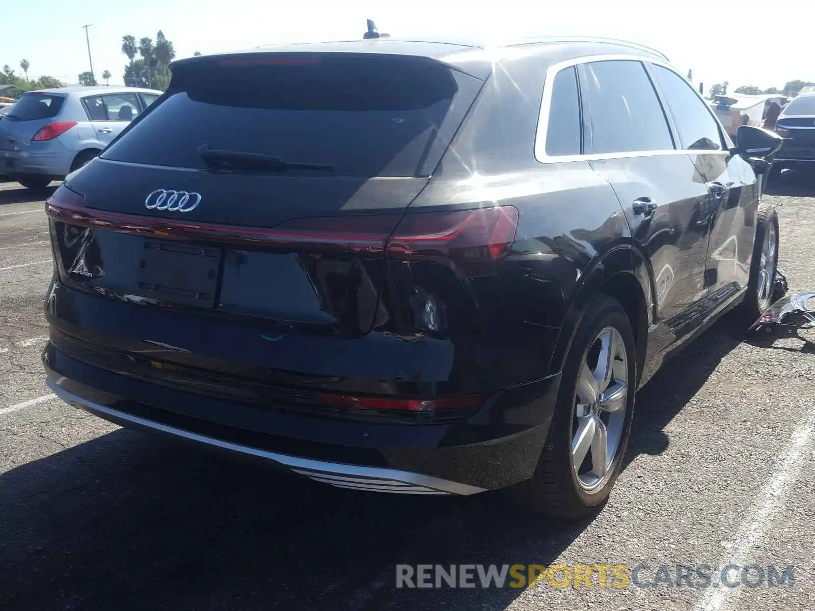 4 Photograph of a damaged car WA1VAAGEXKB016928 AUDI E-TRON PRE 2019