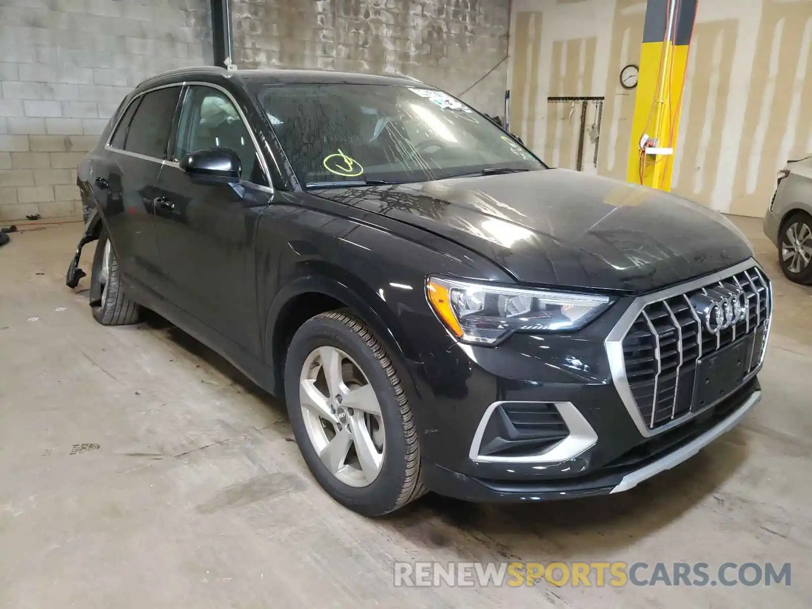 1 Photograph of a damaged car WA1AECF31K1077945 AUDI Q3 2019