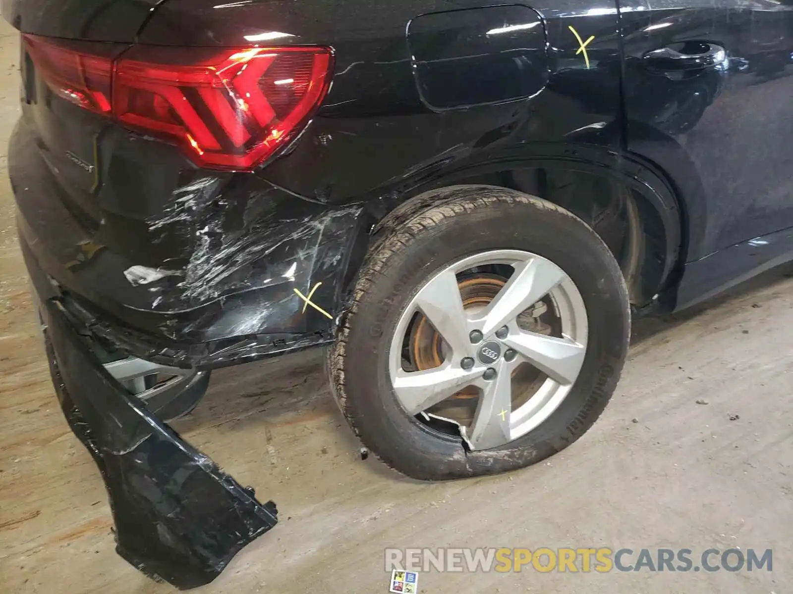 9 Photograph of a damaged car WA1AECF31K1077945 AUDI Q3 2019