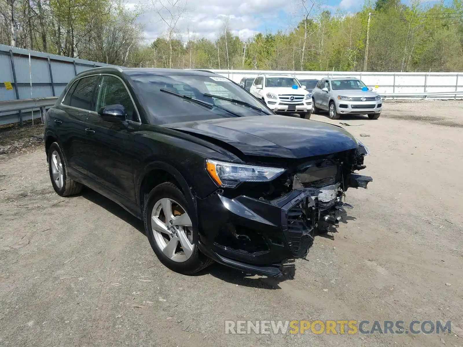 1 Photograph of a damaged car WA1AECF33K1077350 AUDI Q3 2019