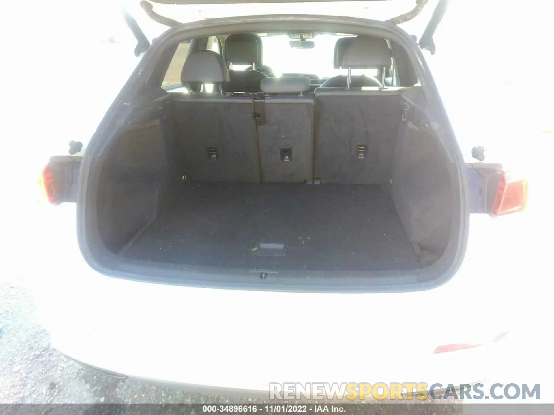 8 Photograph of a damaged car WA1AECF36K1076452 AUDI Q3 2019