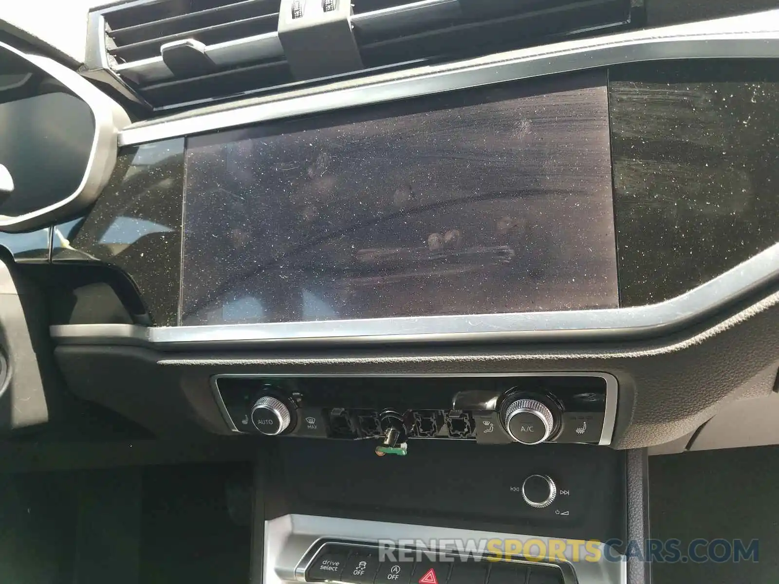 9 Photograph of a damaged car WA1AECF36K1079268 AUDI Q3 2019