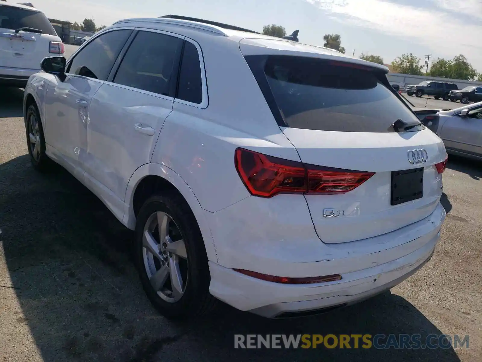 3 Photograph of a damaged car WA1AECF37K1077240 AUDI Q3 2019