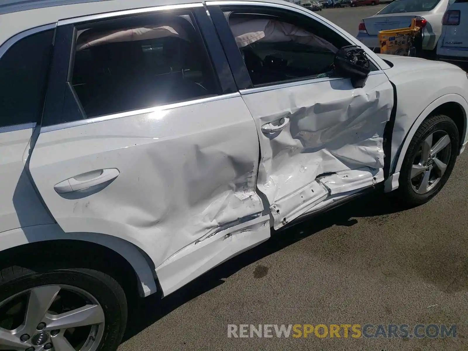 9 Photograph of a damaged car WA1AECF37K1077240 AUDI Q3 2019