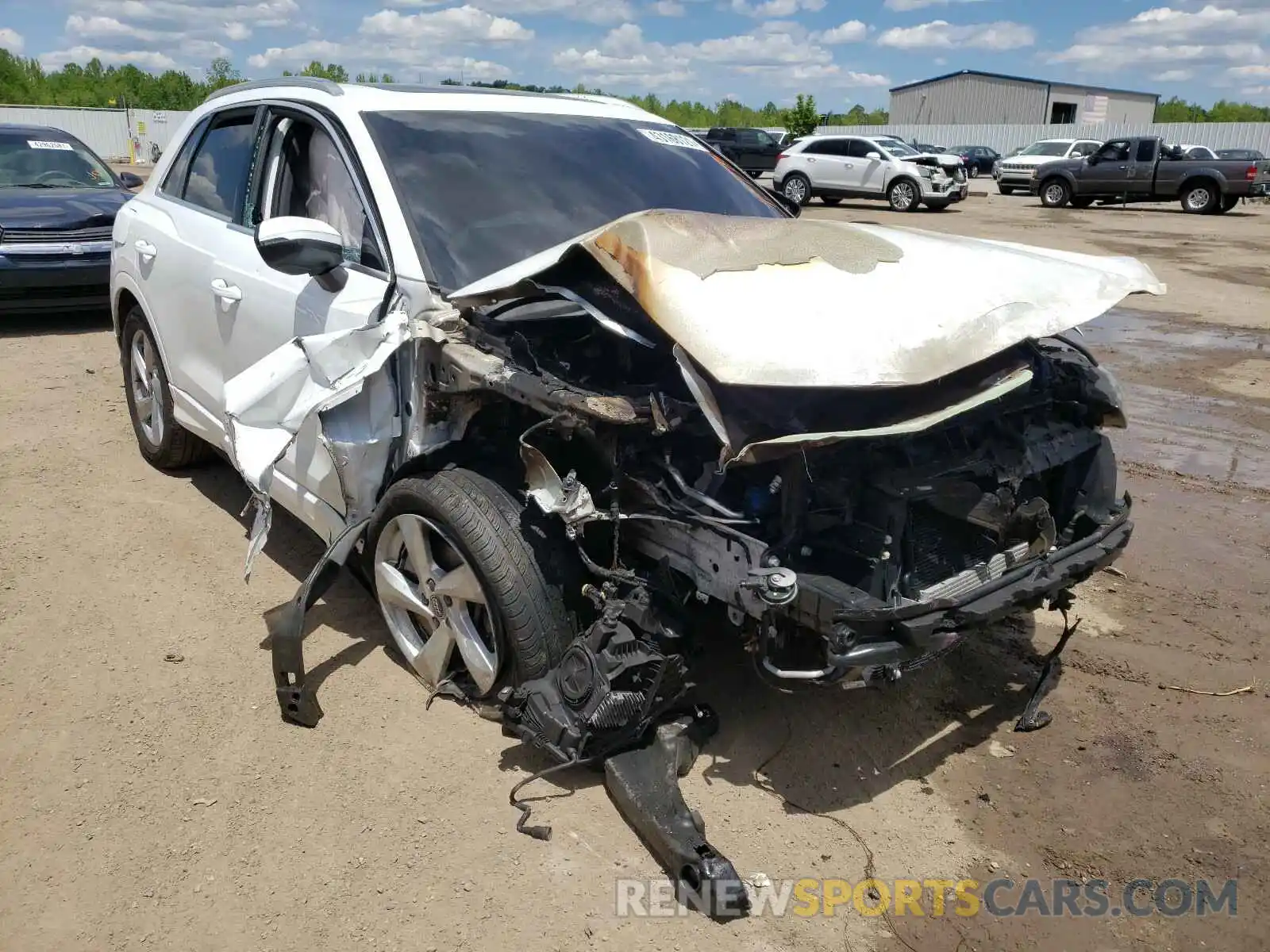 1 Photograph of a damaged car WA1AECF38K1077358 AUDI Q3 2019