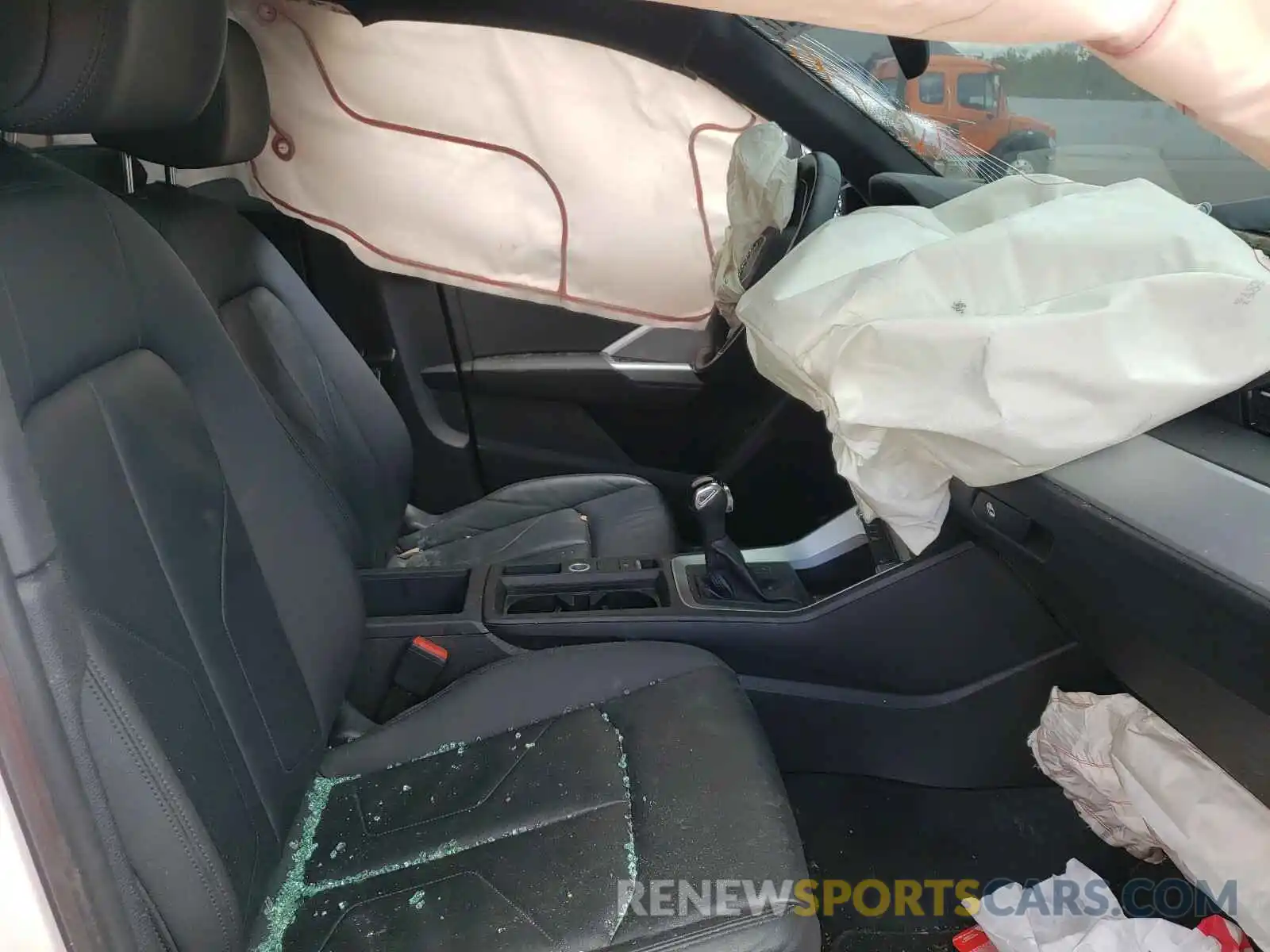 5 Photograph of a damaged car WA1AECF38K1077358 AUDI Q3 2019