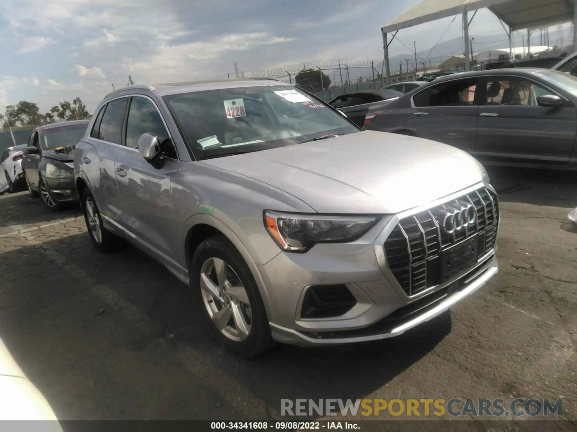 1 Фотография поврежденного автомобиля WA1AECF38K1086920 AUDI Q3 2019