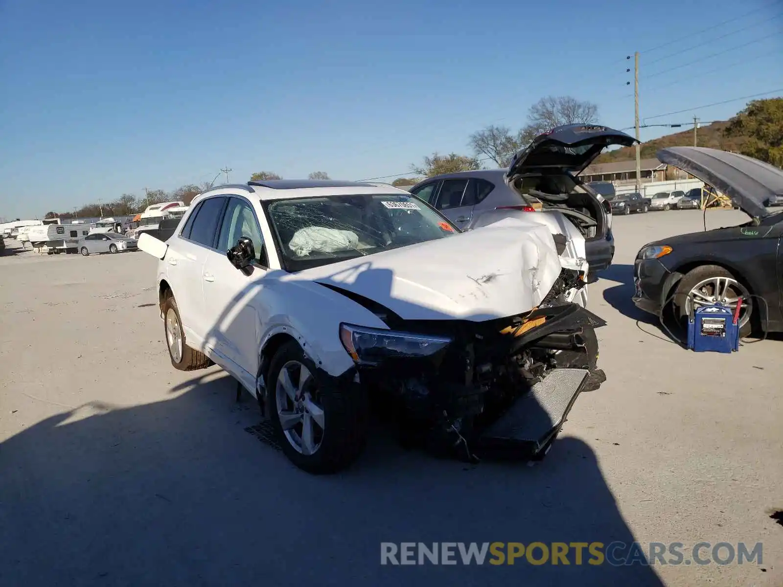 1 Photograph of a damaged car WA1AECF39K1084898 AUDI Q3 2019