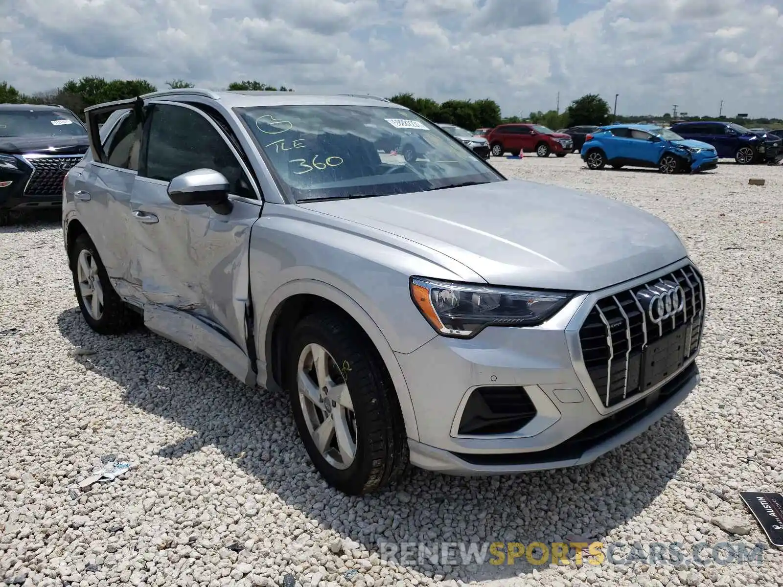 1 Фотография поврежденного автомобиля WA1AECF3XK1071769 AUDI Q3 2019