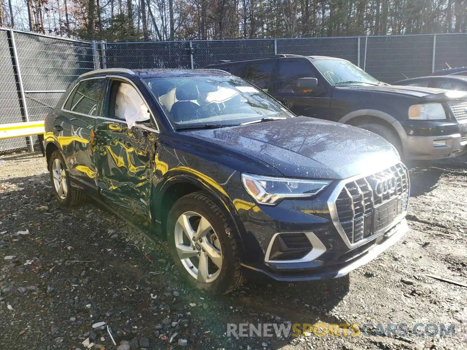 1 Photograph of a damaged car WA1BECF37K1072267 AUDI Q3 2019